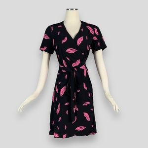 Diane von Furstenberg falling lips wrap dress size S pink & black silky
